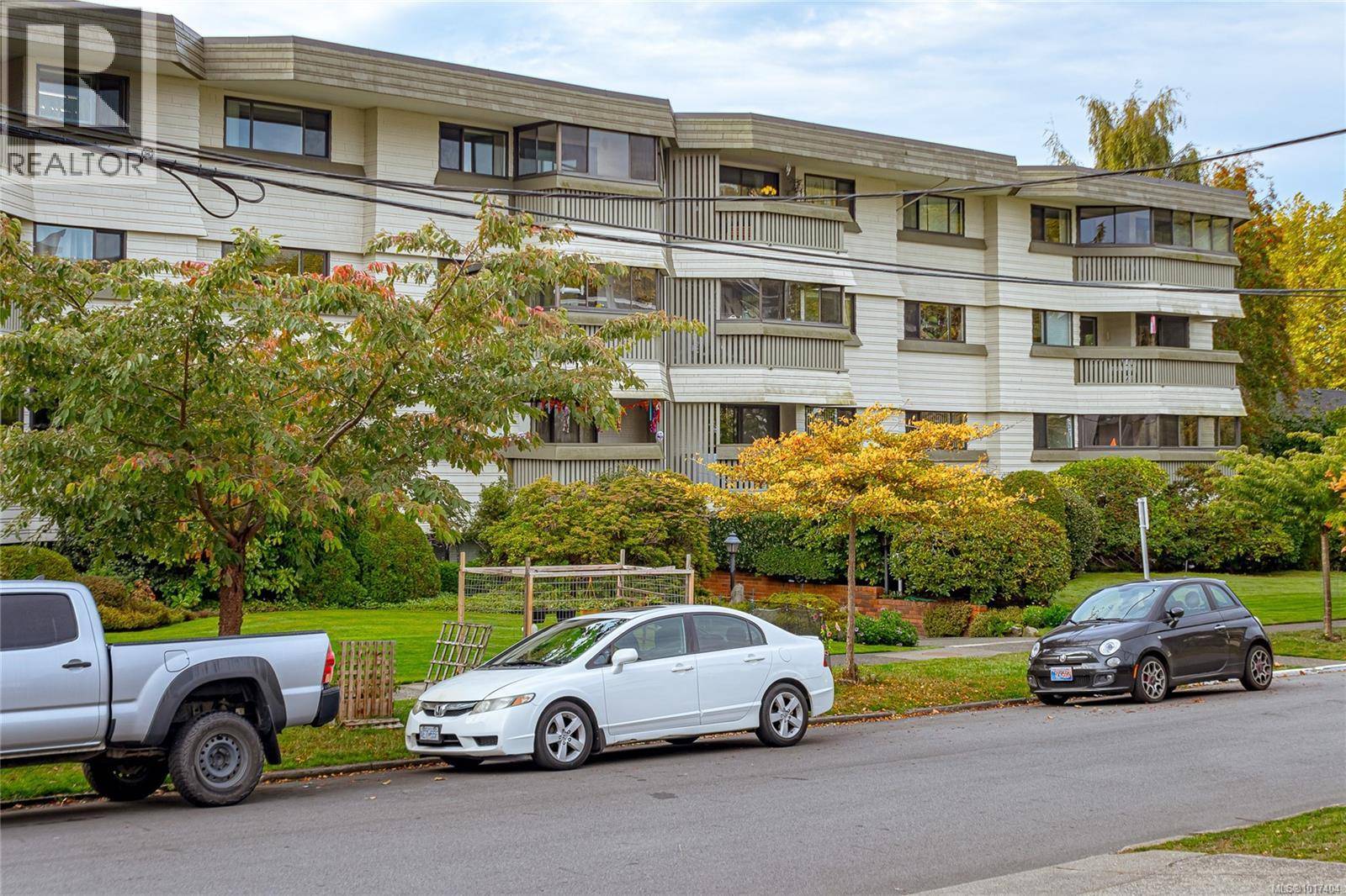 Victoria, BC V8V2Z5,1145 Hilda ST #405