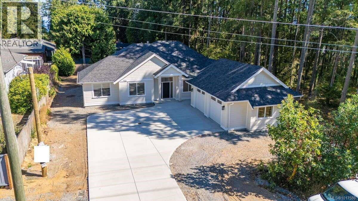 Lantzville, BC V0R2H0,7436 Lantzville Rd