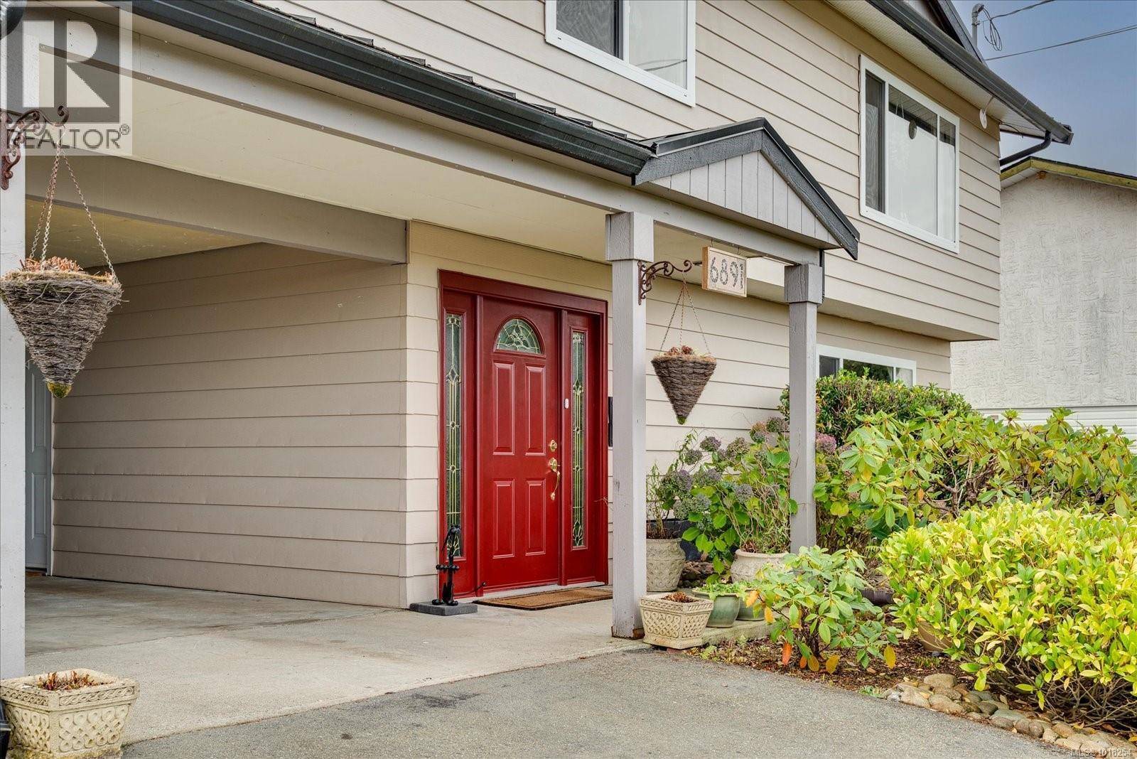 Lantzville, BC V0R2H0,6891 Harwood Dr