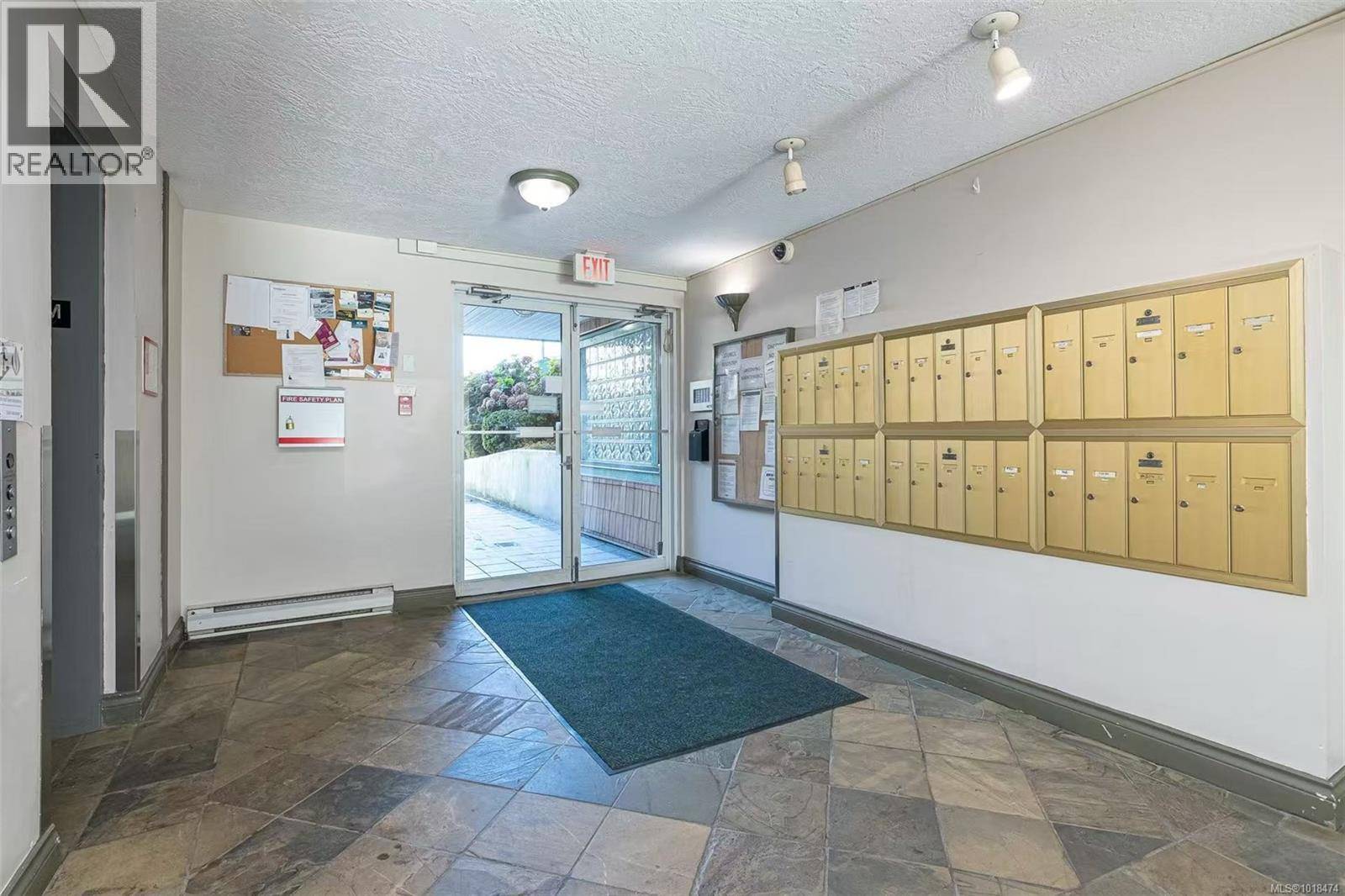 Saanich, BC V8X2W6,898 Vernon AVE #309