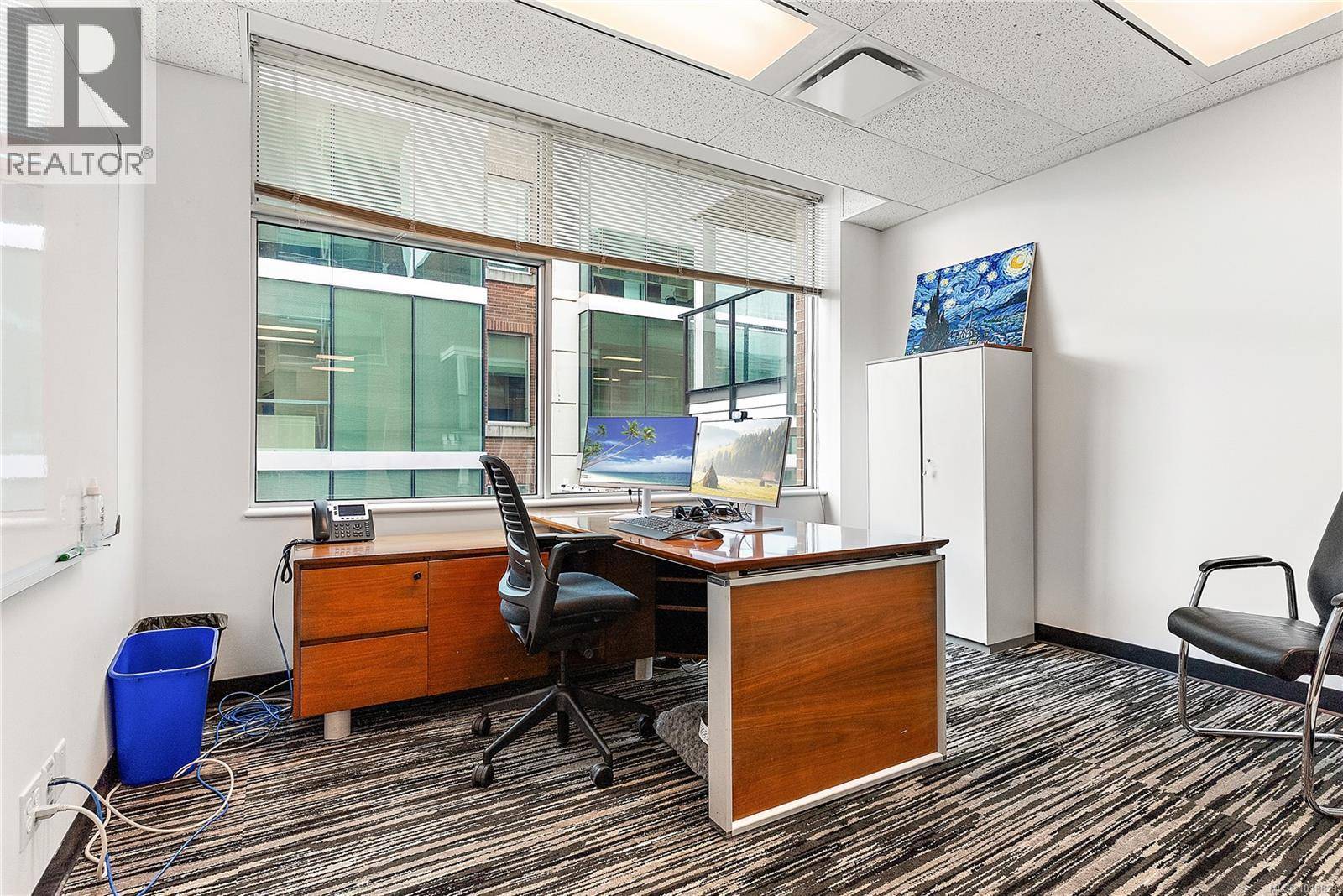 Victoria, BC V8W1L6,737 Yates ST #314