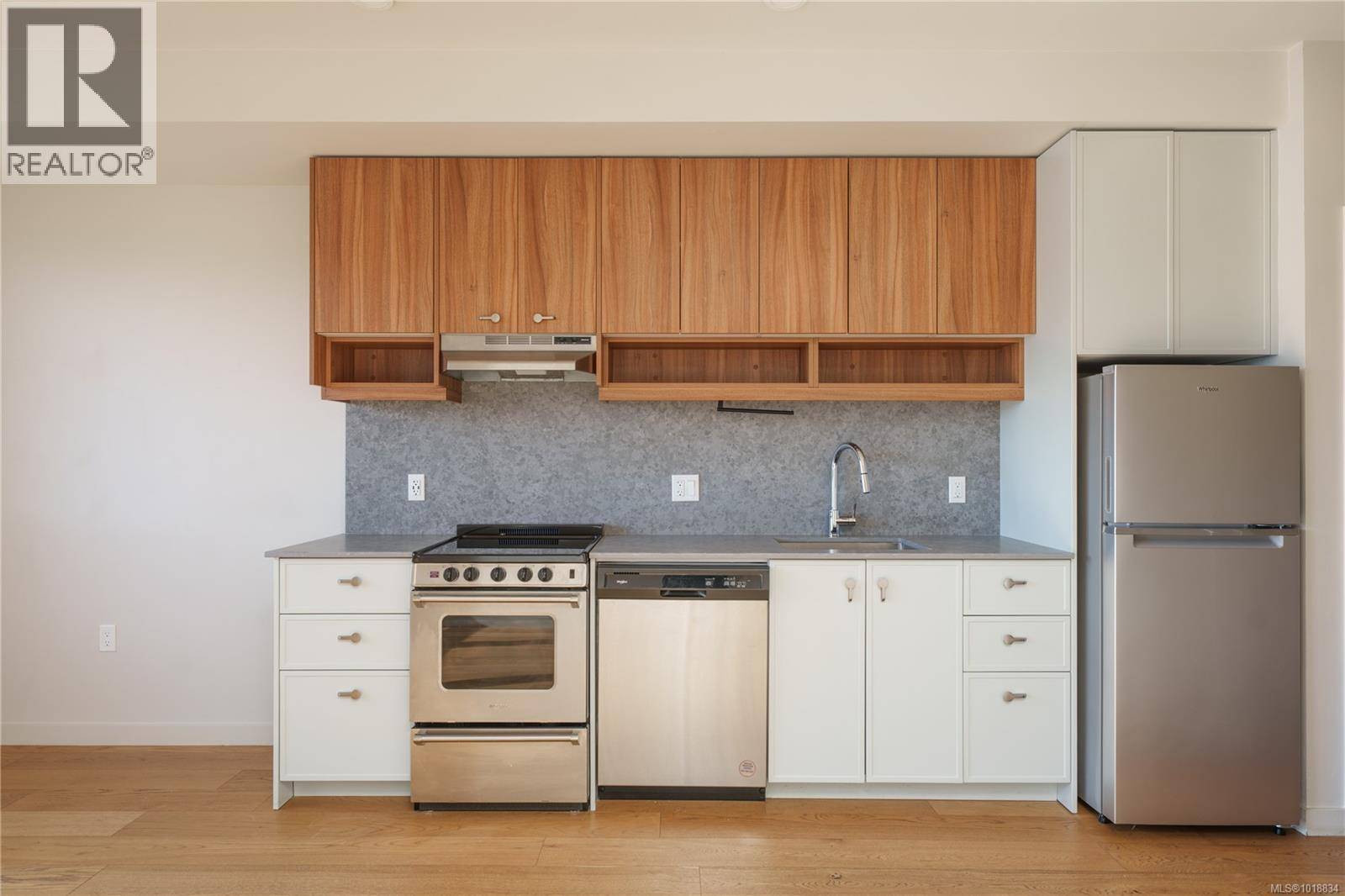 Victoria, BC V8Z1A5,629 Speed AVE #210