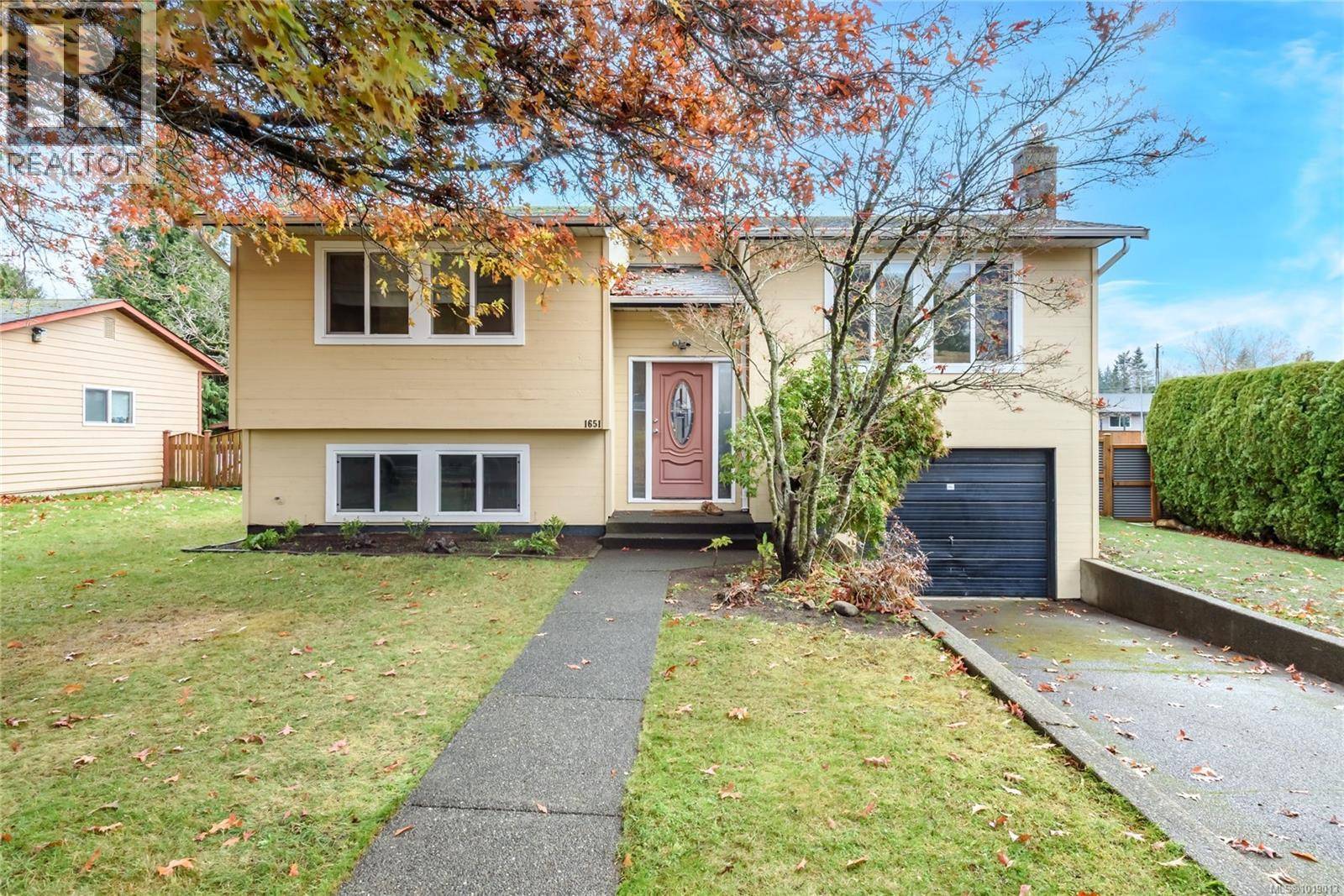 Comox, BC V9M1A8,1651 Ascot Ave