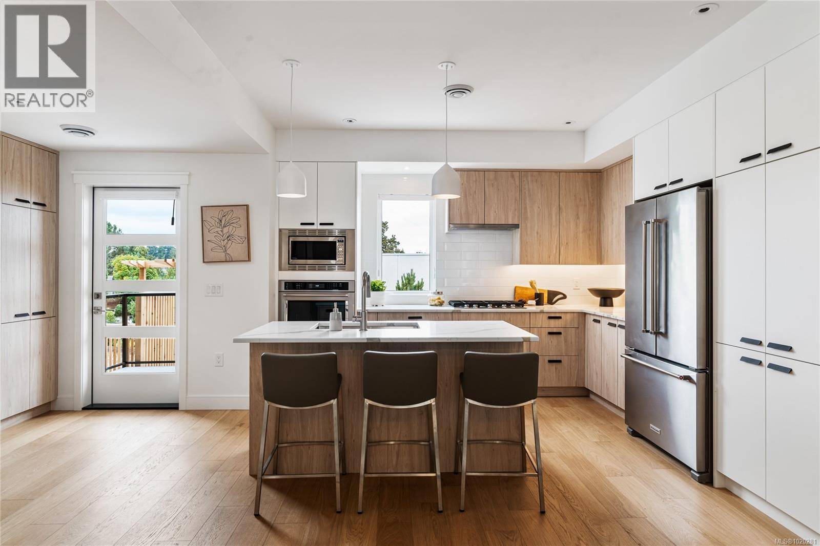 Saanich, BC V8X2N2,4253 Dieppe RD #32