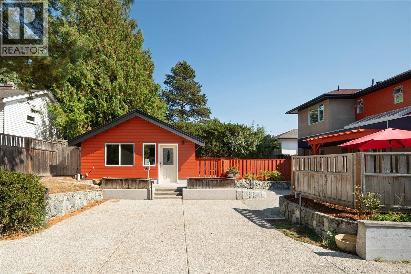 Victoria, BC V8S1M7,1530 Brooke St