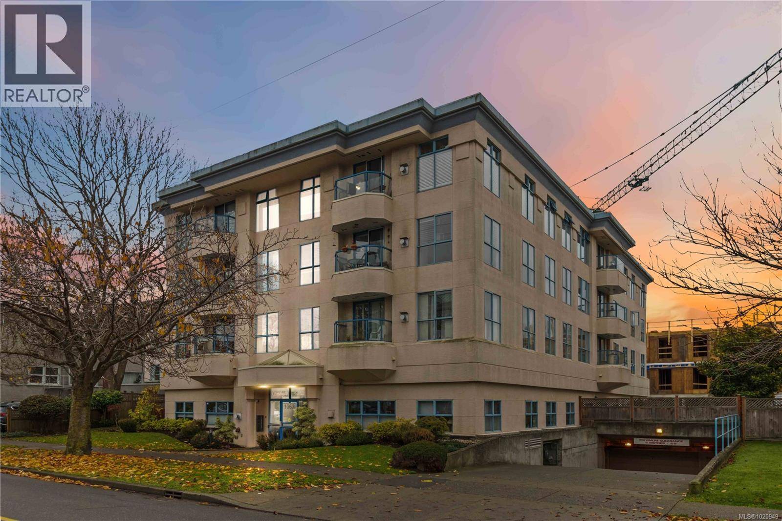 Victoria, BC V8V2Z1,1063 Southgate ST #404