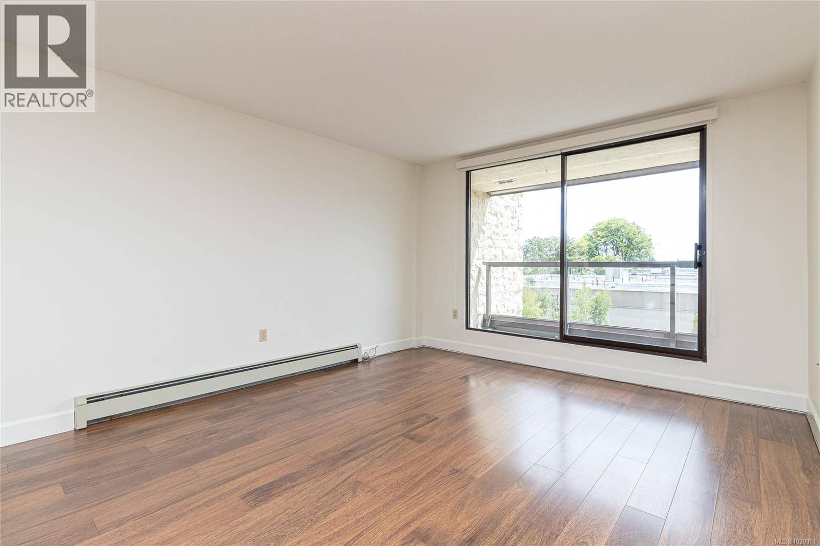 Victoria, BC V8R6R6,1745 Leighton RD #501