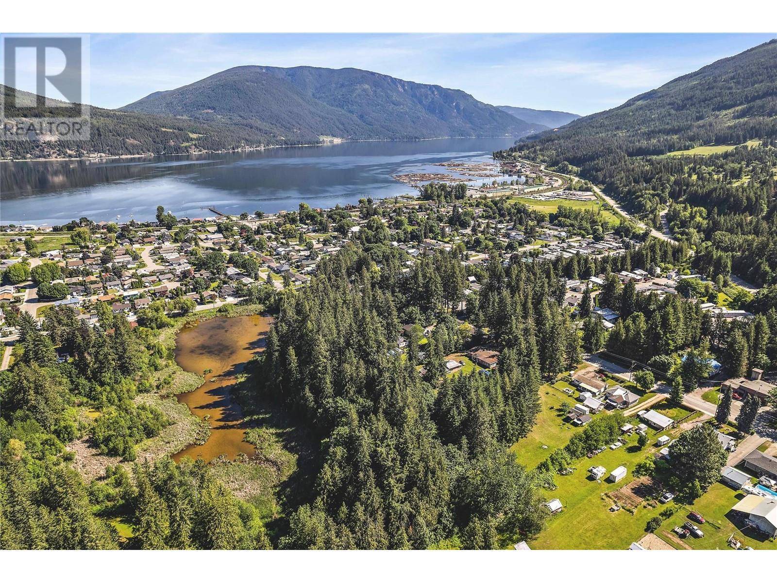 Salmon Arm, BC V0E1K0,6661 50TH Street NE