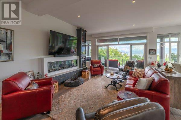 Penticton, BC V2A1B5,88 LAKESHORE DR #301