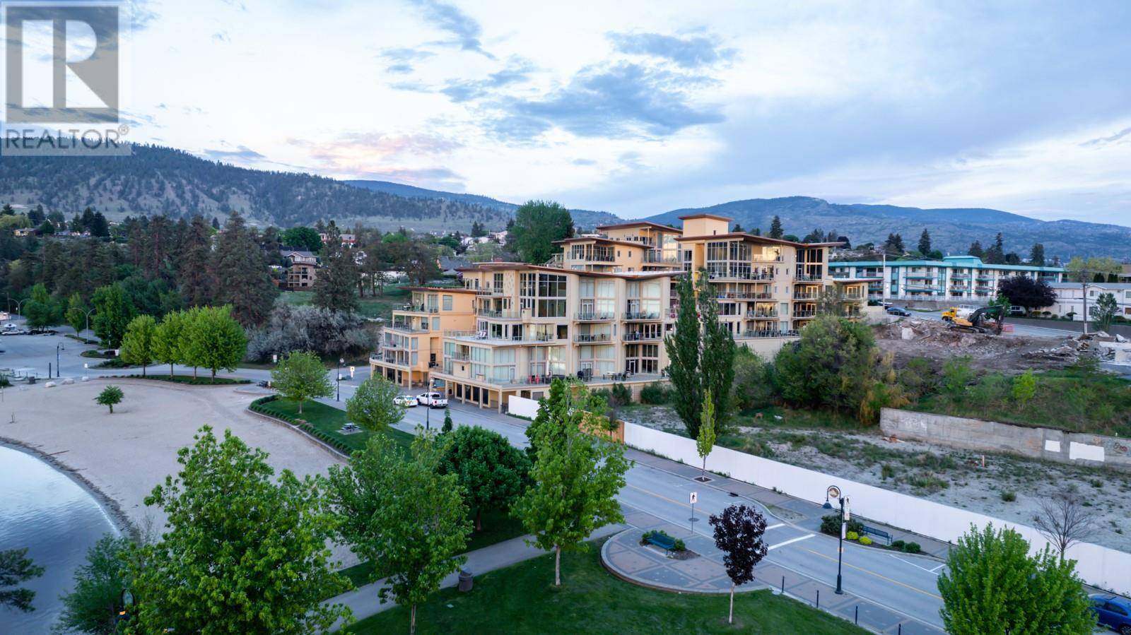 Penticton, BC V2A1H4,250 MARINA WAY #804