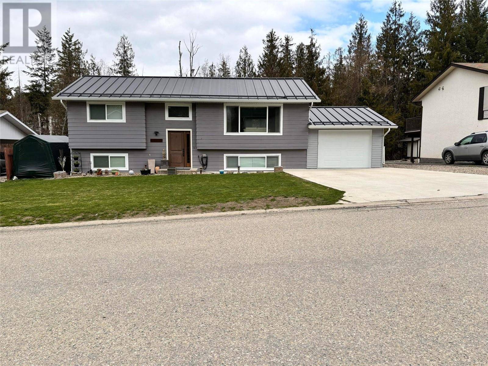 Salmon Arm, BC V1E3E7,2131 23 Avenue