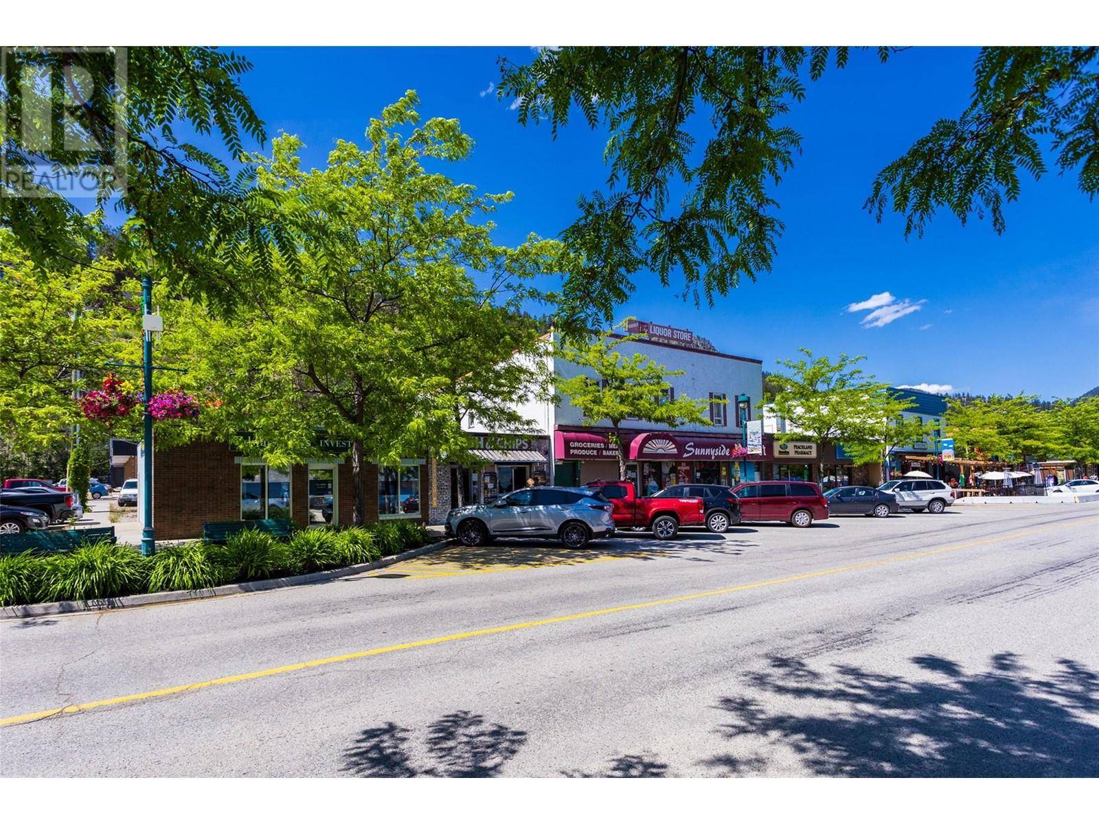 Peachland, BC V0H1X7,5860 Beach Avenue