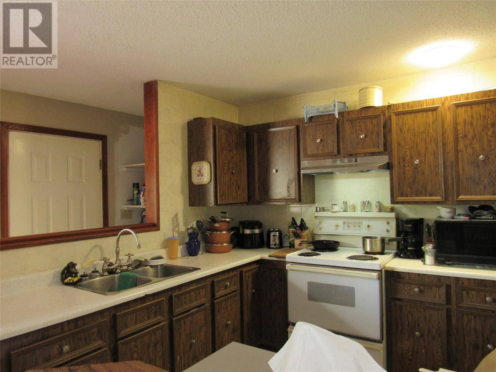 Castlegar, BC V1N4P5,2565 3A Highway