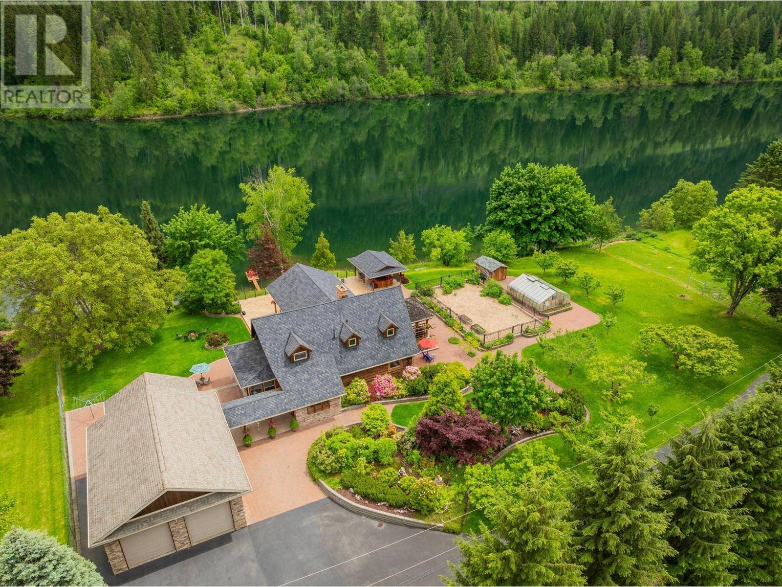 Shoreacres, BC V1N4P8,906 JAMES Road