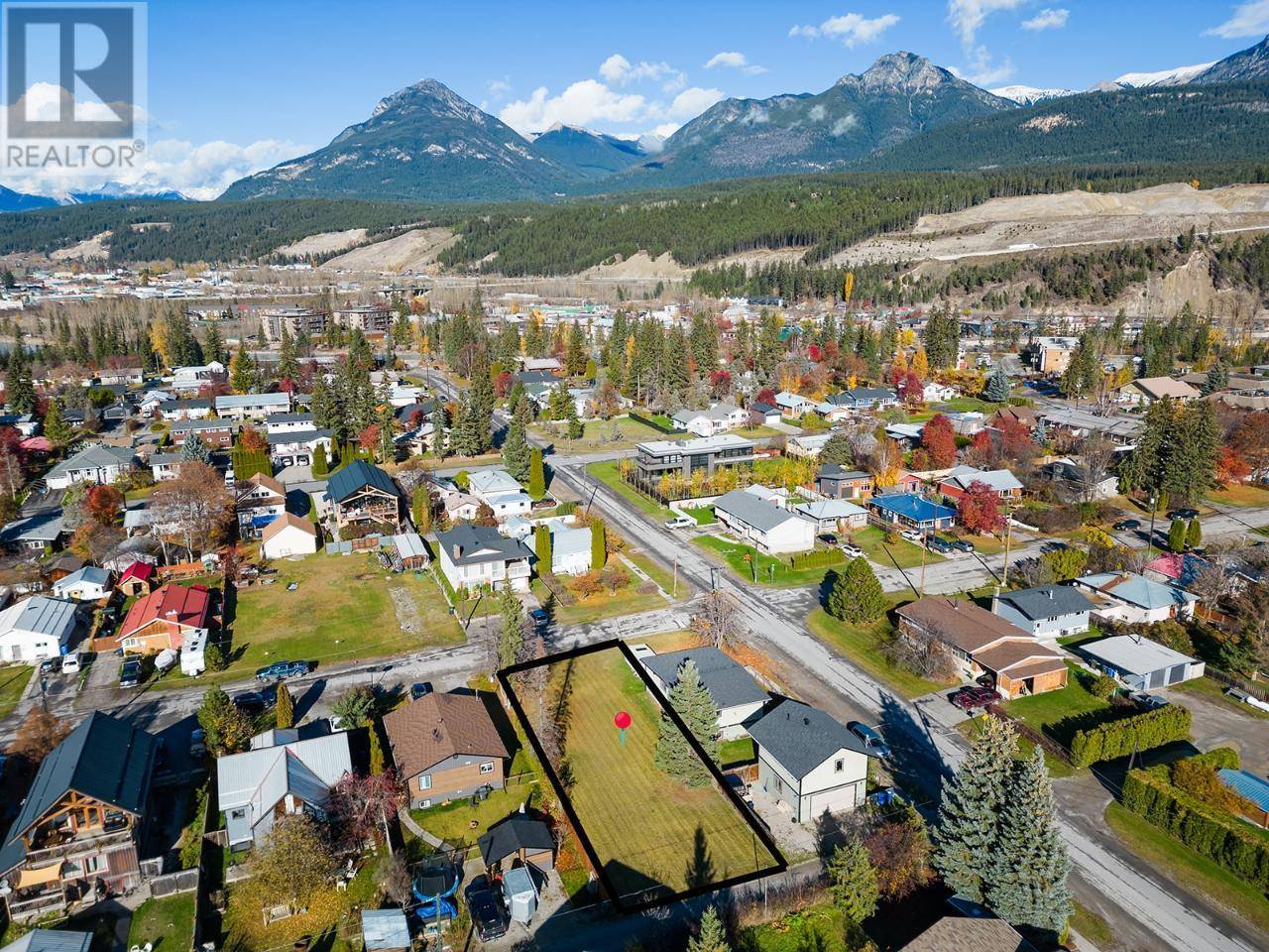 Golden, BC V0A1H0,618 8TH  S Street