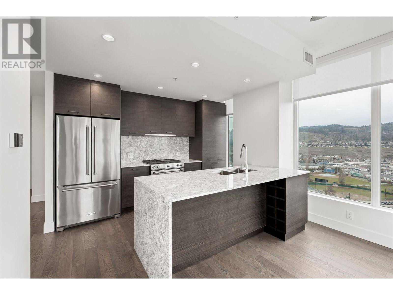 Kelowna, BC V1Y0J4,1191 Sunset DR #2202