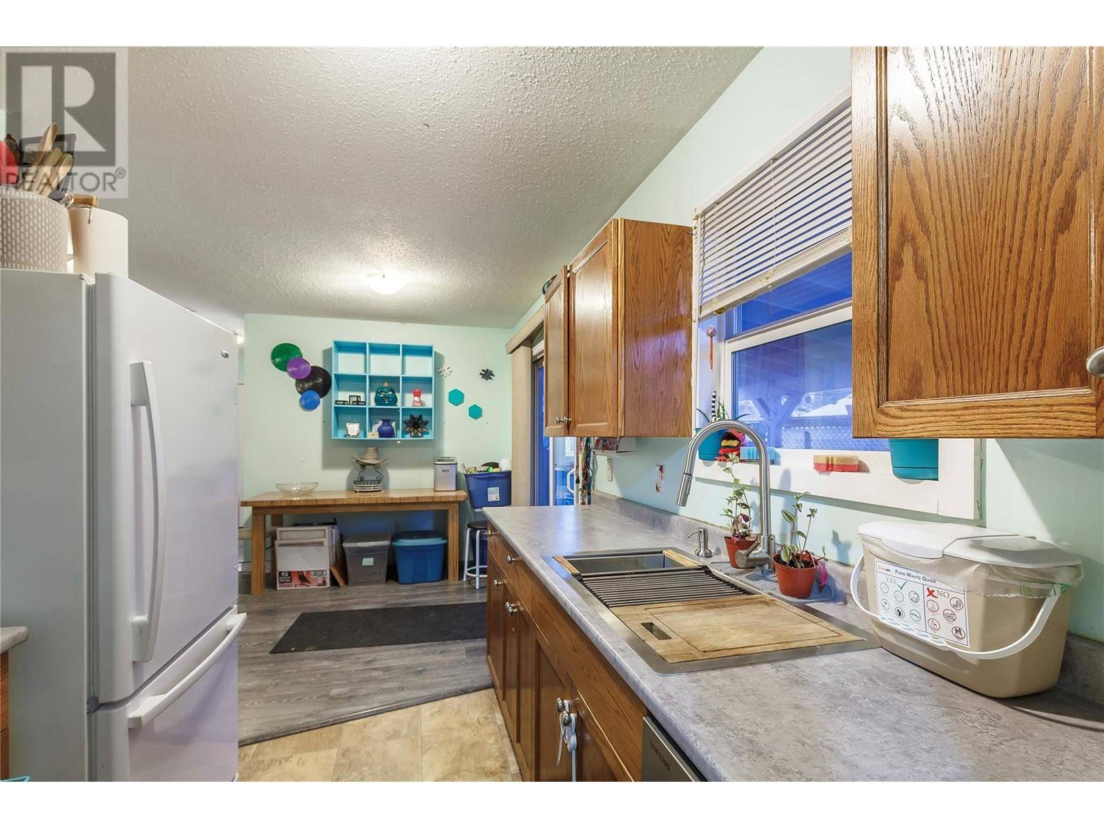 Salmon Arm, BC V1E4H2,411 2 Street SE