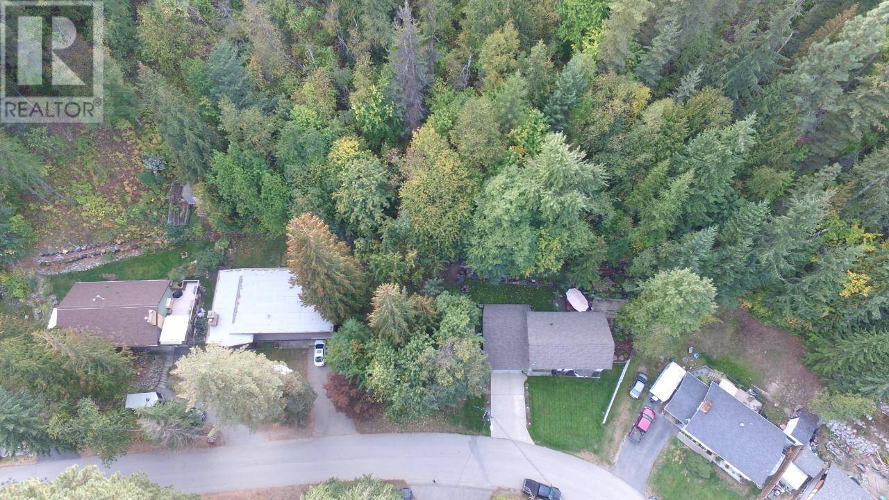 Castlegar, BC V1N1E3,800 LYNNWOOD Crescent