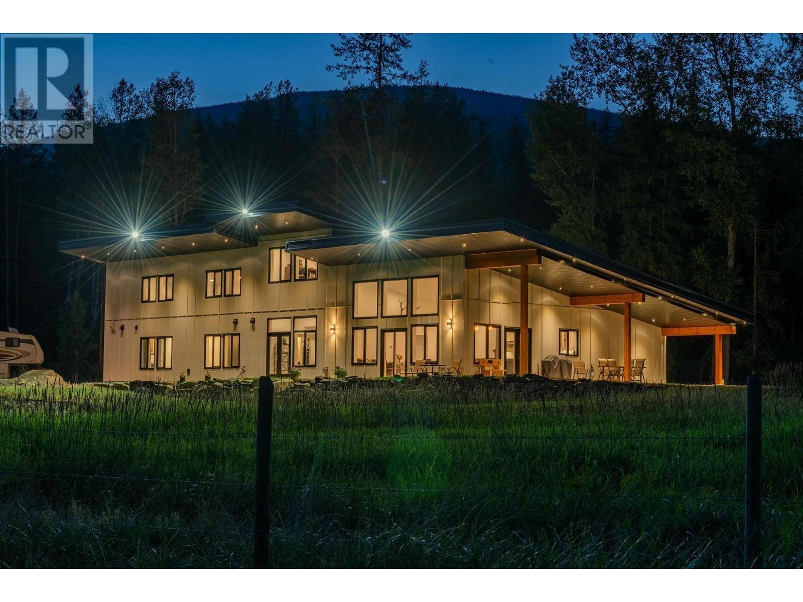 Castlegar, BC v1n4t4,2335 PASS CREEK Road