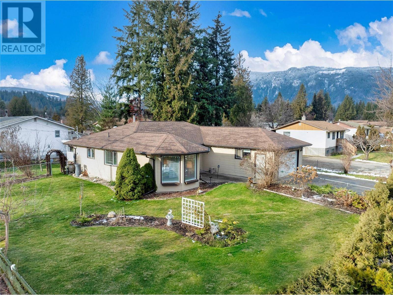 Sicamous, BC V0E2V0,602 Birch Avenue