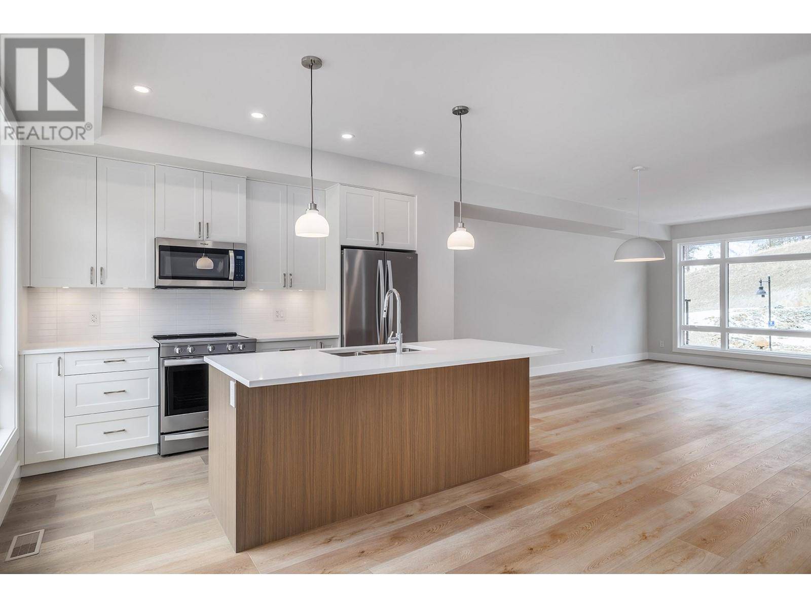Kelowna, BC V1V2B5,3425 Hilltown DR #1