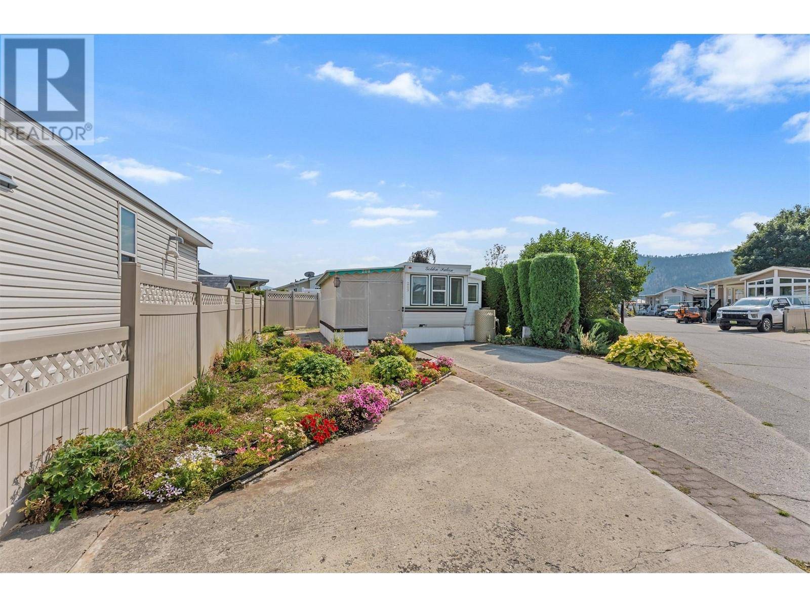 Kelowna, BC V4V1P4,415 Commonwealth RD #289