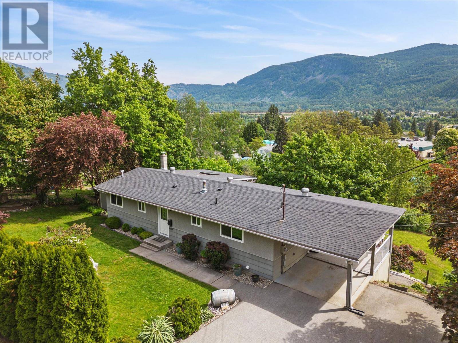 Castlegar, BC V1N2Y7,2713 9th Avenue