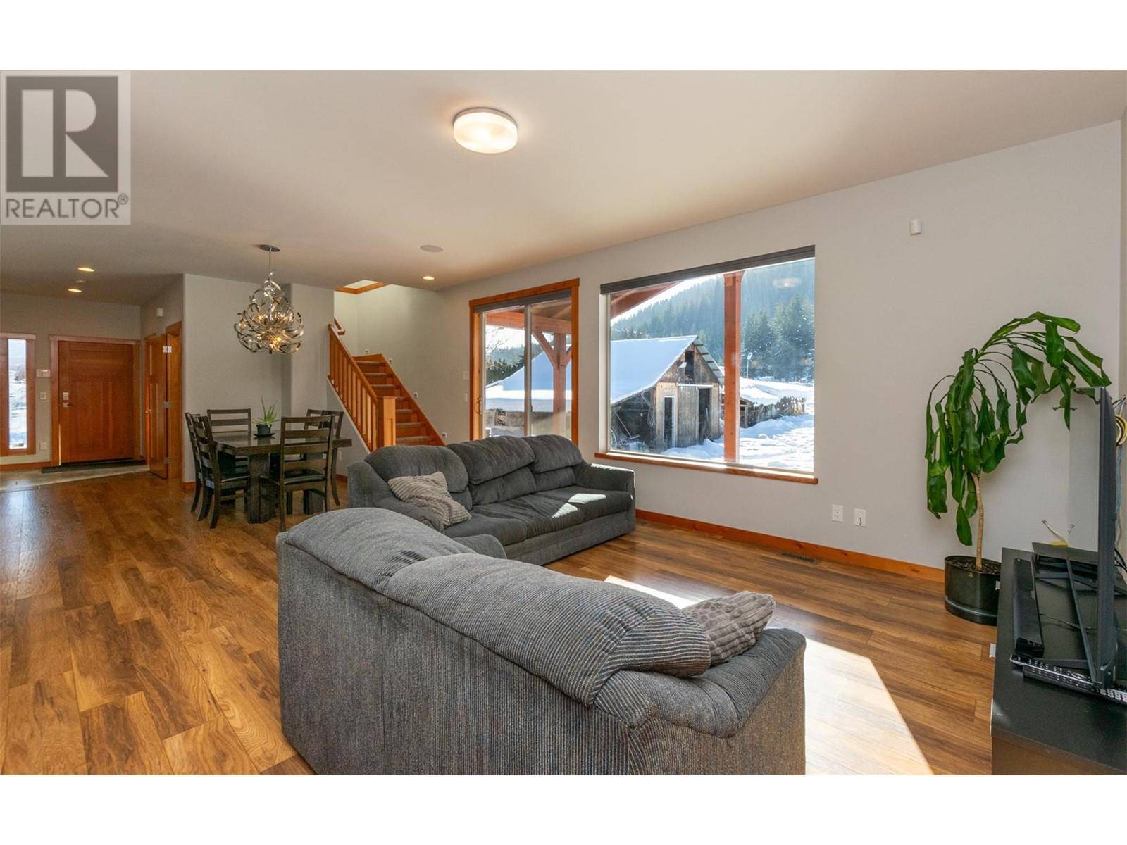 Salmon Arm, BC V1E2M9,1690 20 Avenue SE
