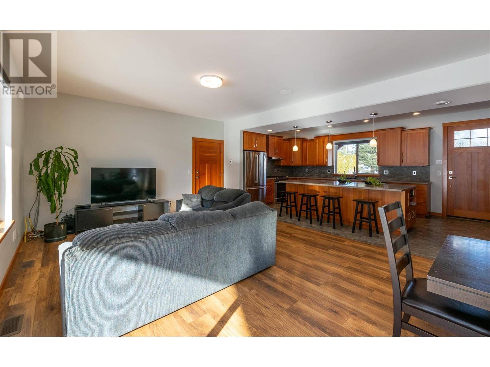 Salmon Arm, BC V1E2M9,1690 20 Avenue SE