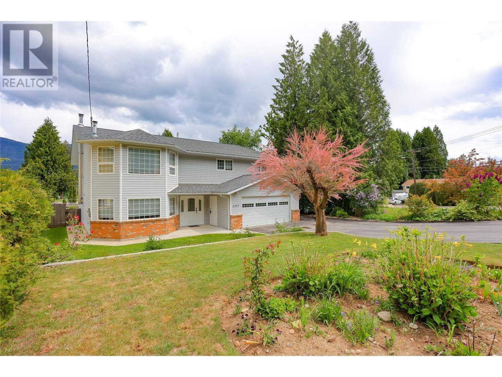 Castlegar, BC V1N3A7,2267 11th Avenue
