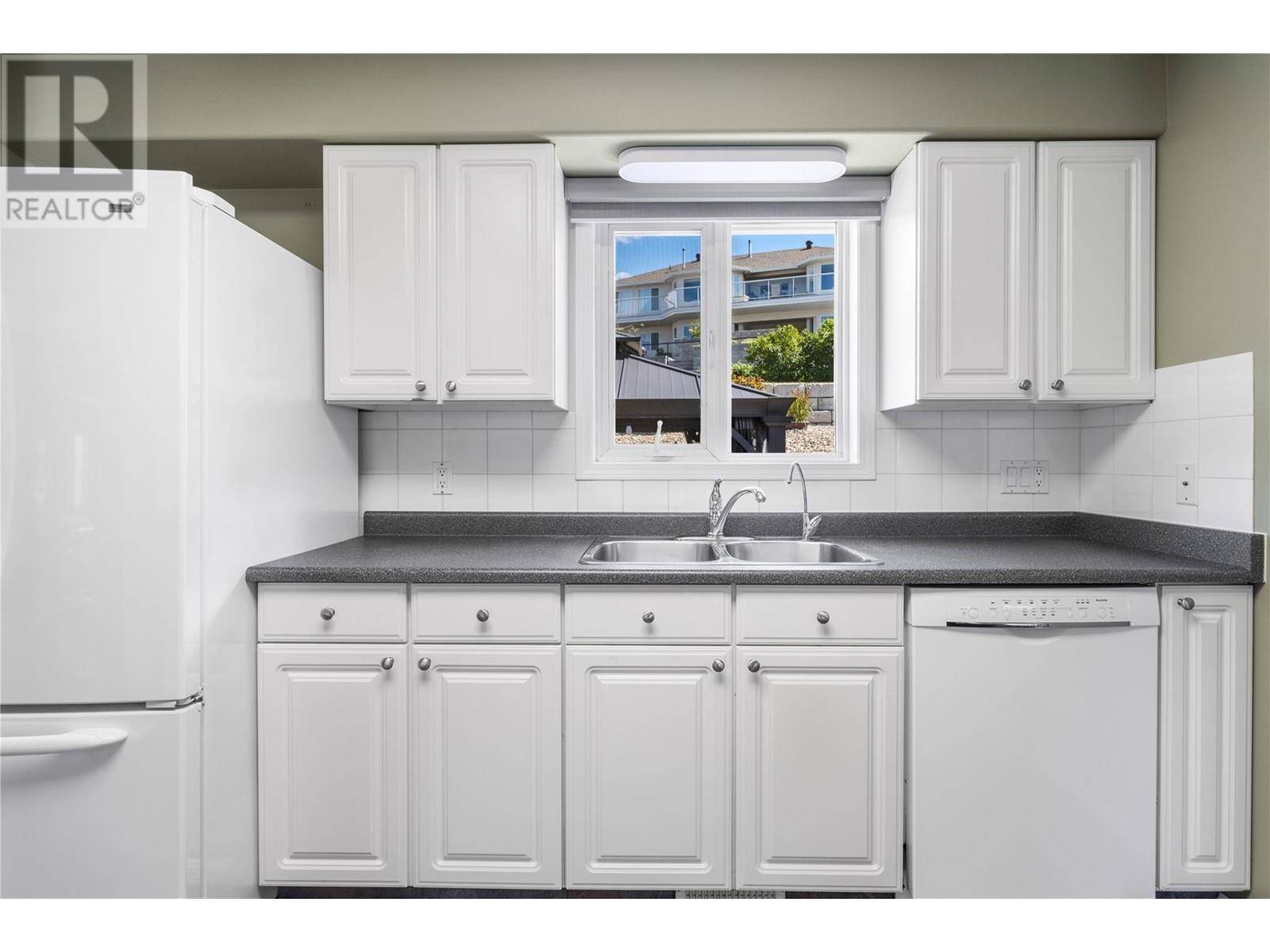 Salmon Arm, BC V1E1K1,2250 3 Avenue SE