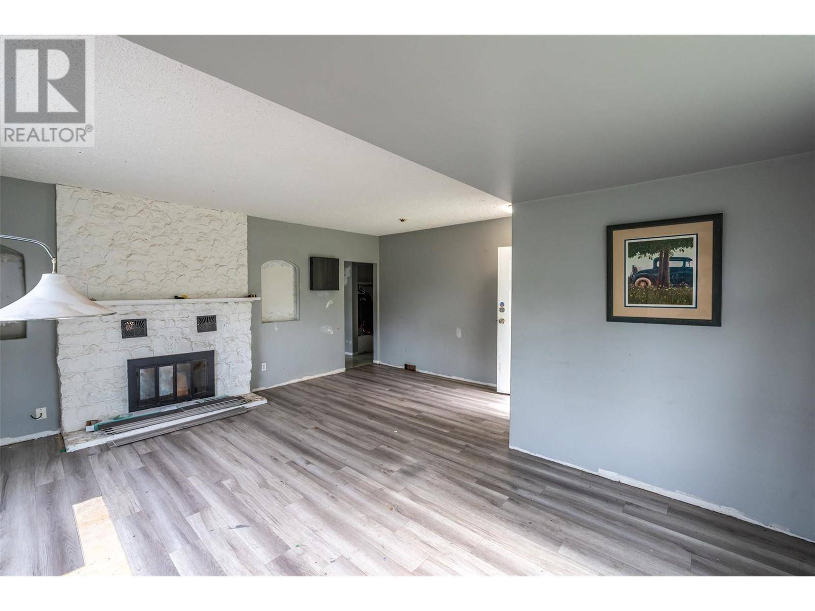 Oliver, BC V0H1T7,8046 RIVER Road