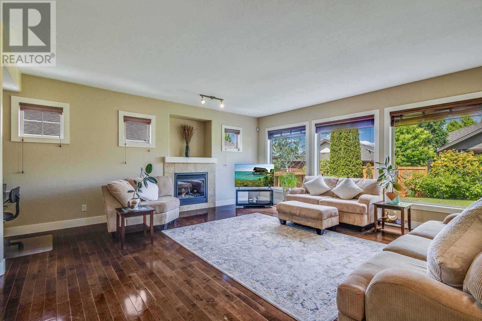 Kelowna, BC V1P1R1,1828 Split Rail Place