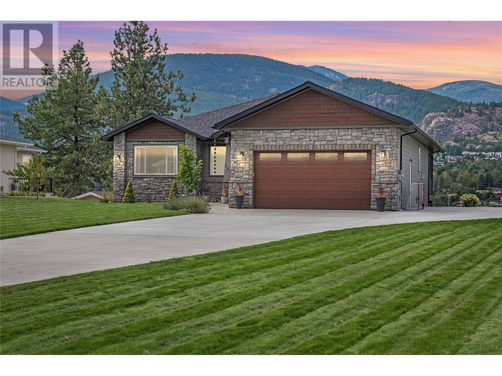 Castlegar, BC V1N4K6,729 PRAIRIE SOUTH Road