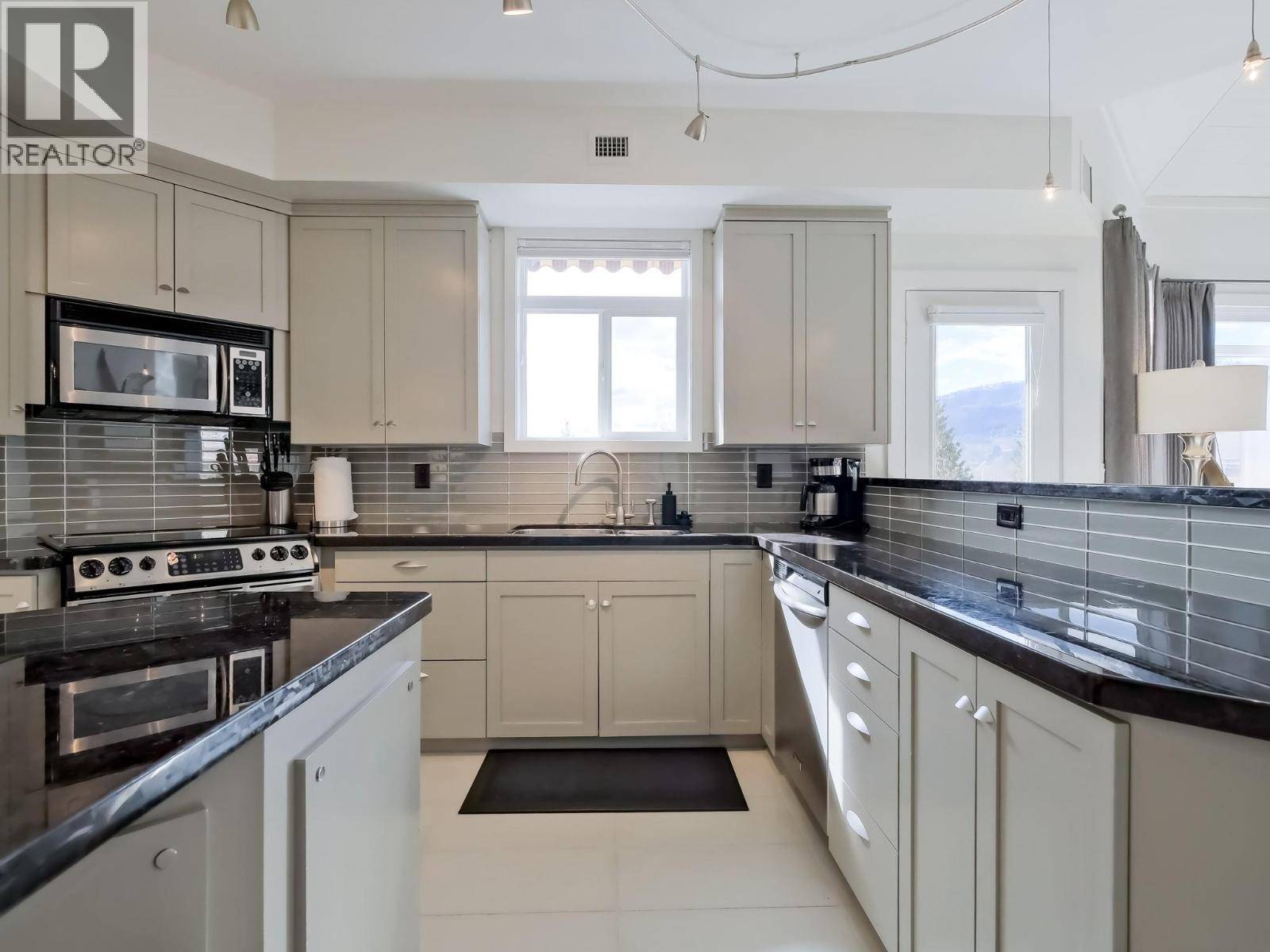 Kelowna, BC V1Y9W1,1088 Sunset DR #221