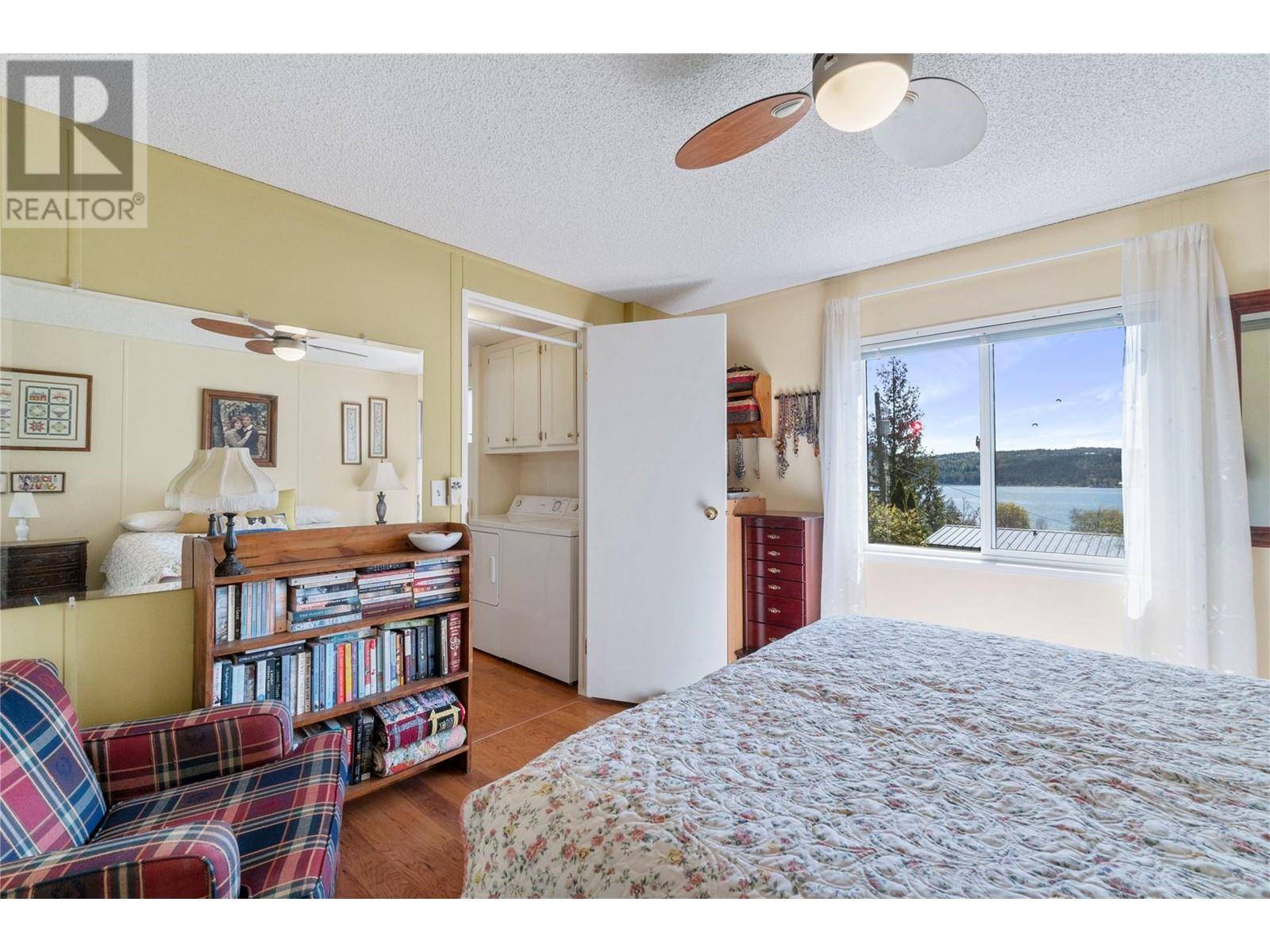 Tappen, BC V0E2X1,3959 Sunnybrae Canoe Point RD #4
