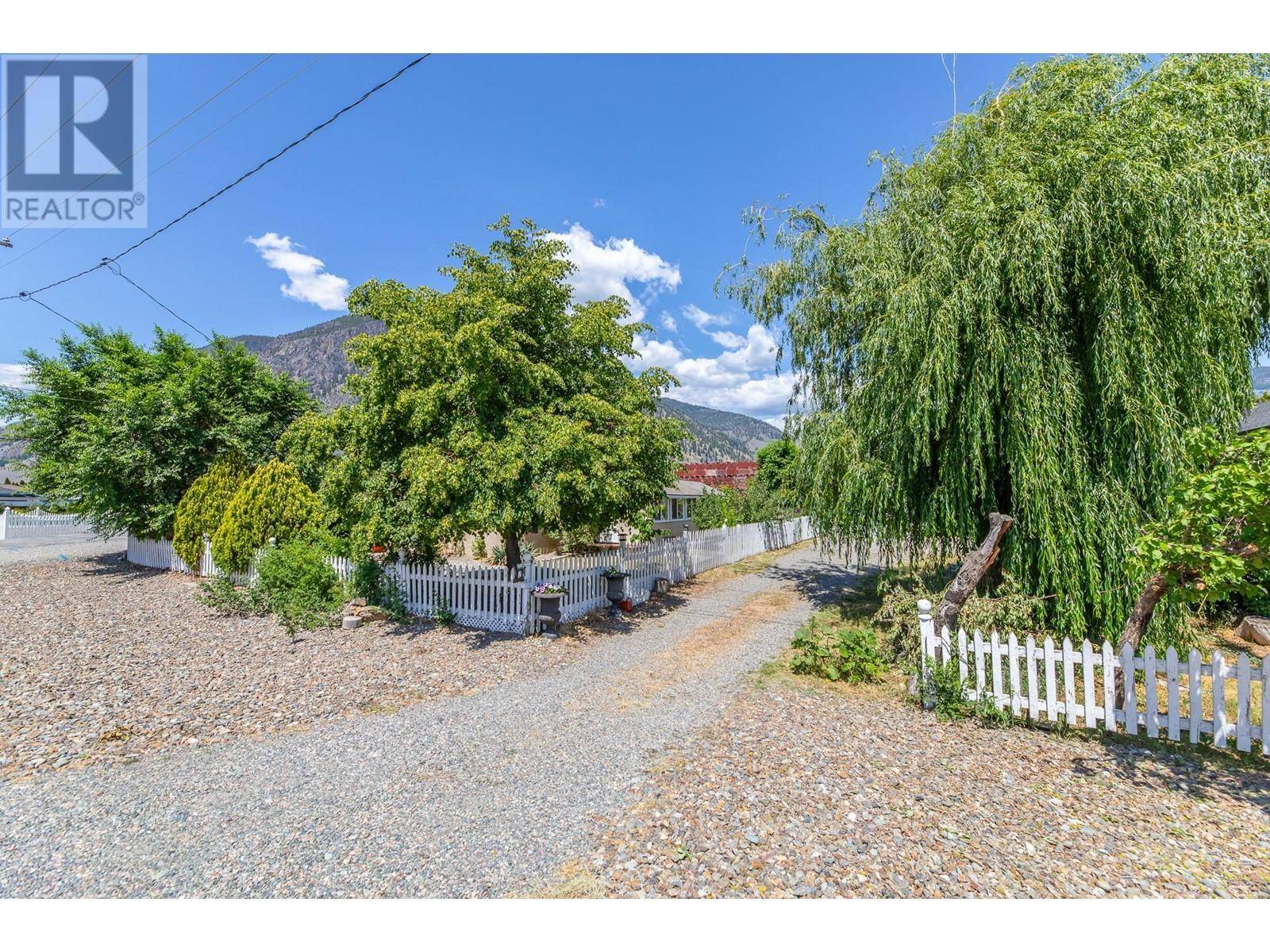 Keremeos, BC V0X1N3,506 10th Avenue