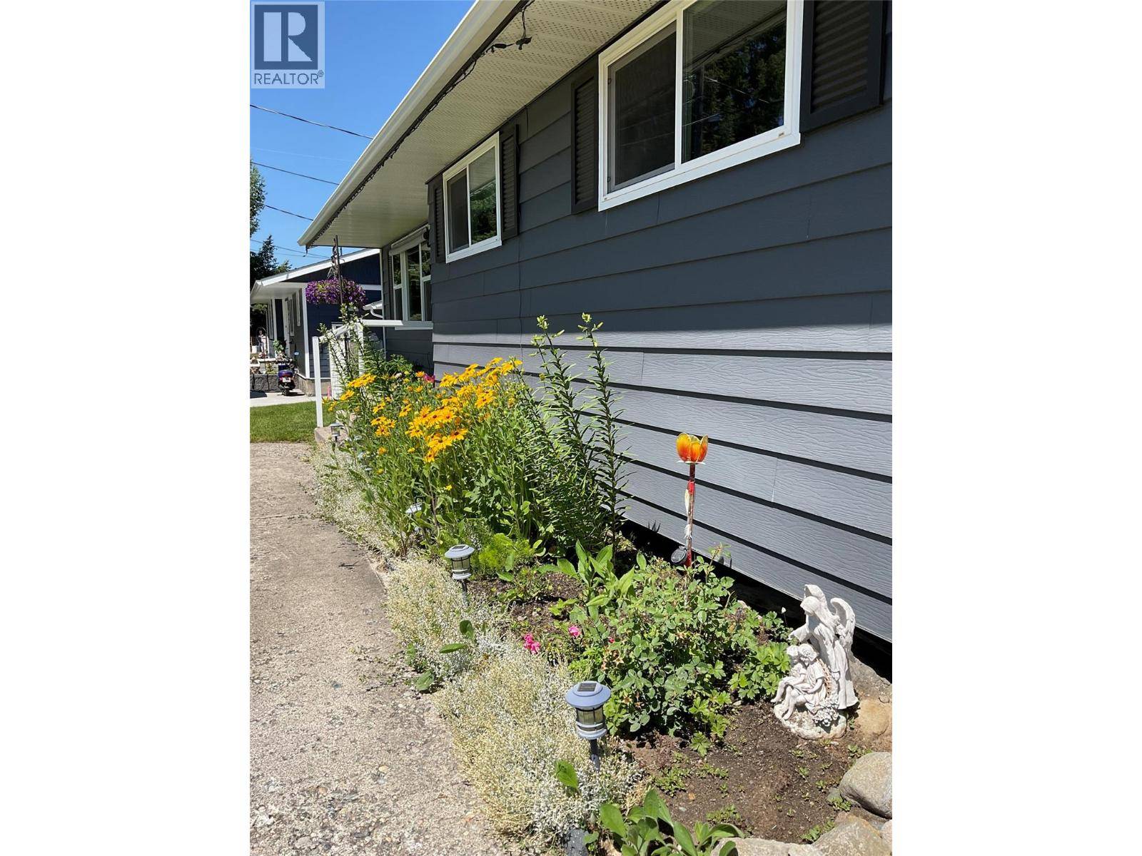 Midway, BC V0H1M0,431 Hartland Avenue
