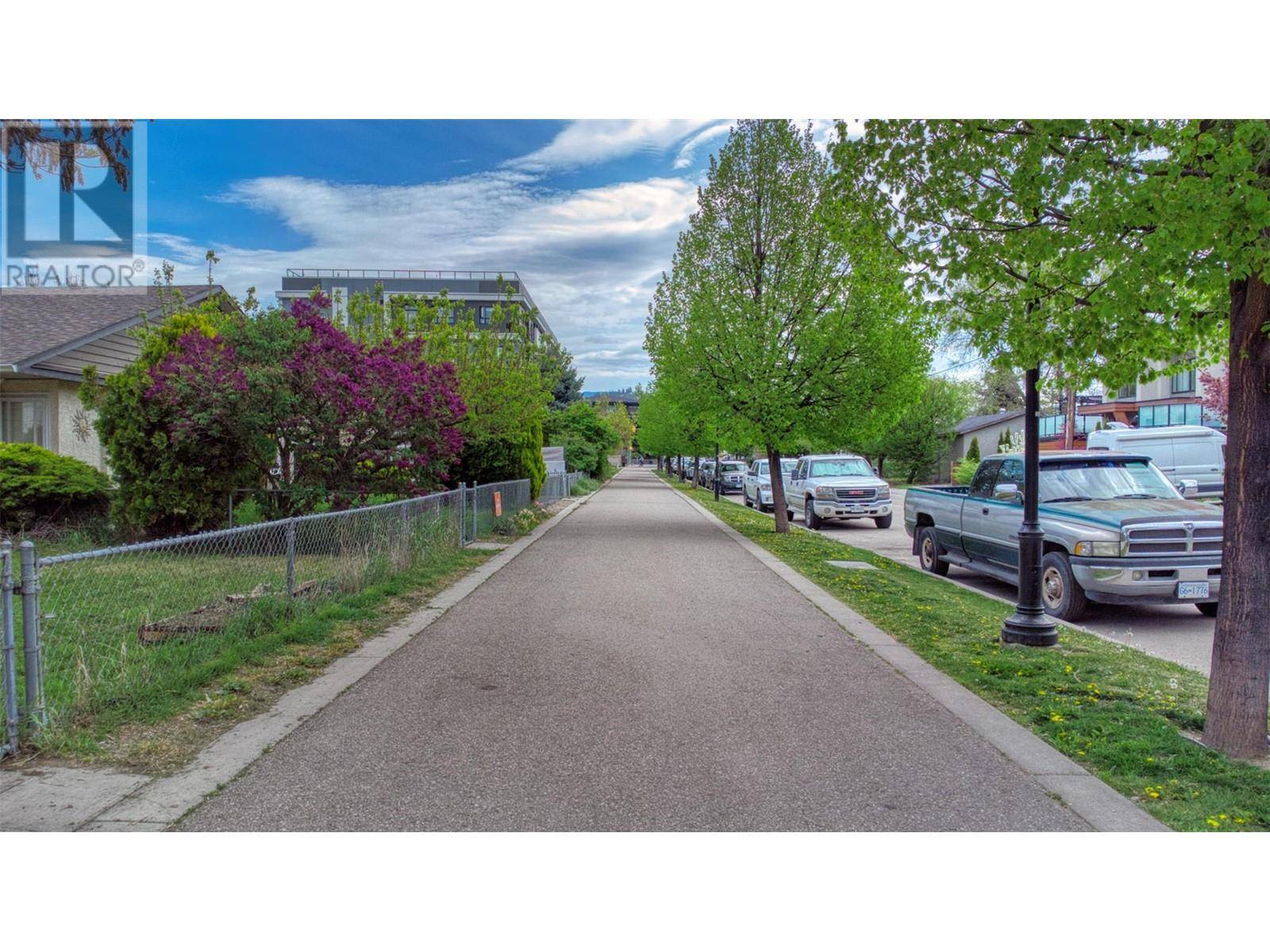 Kelowna, BC V1Y6Z9,1018 Cawston Avenue