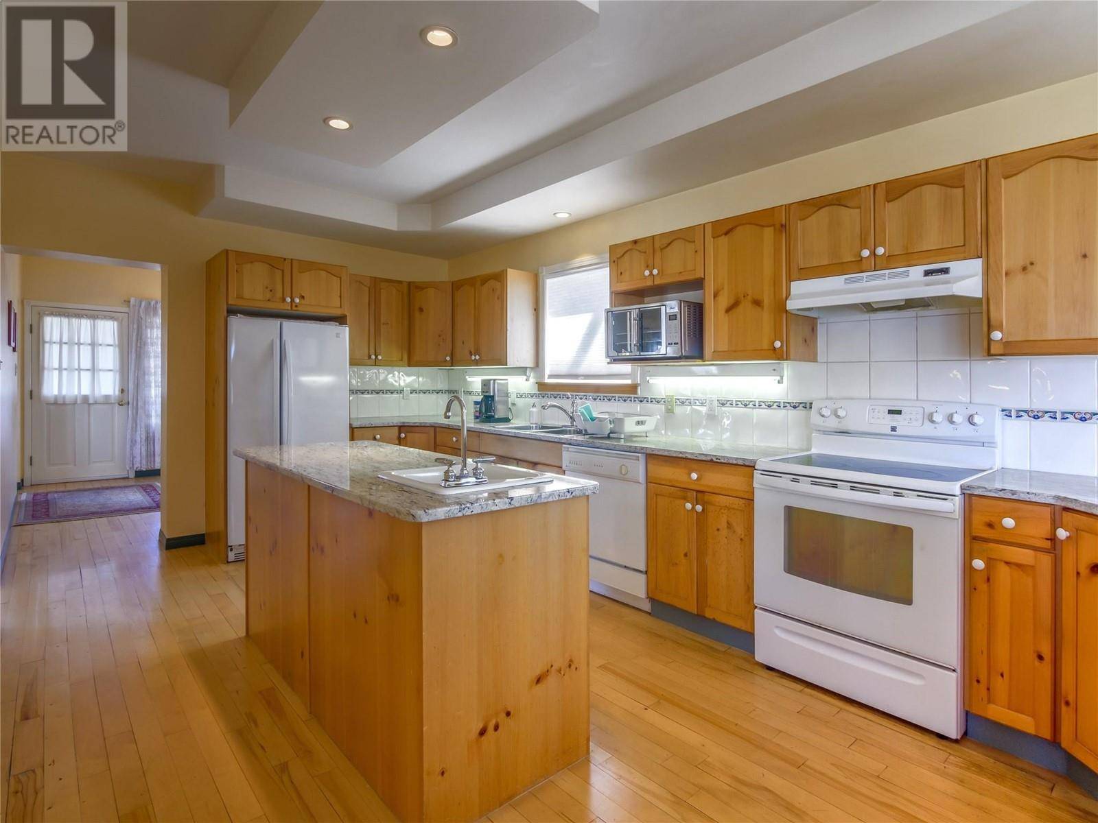 Naramata, BC V0H1N0,950 Boothe Road