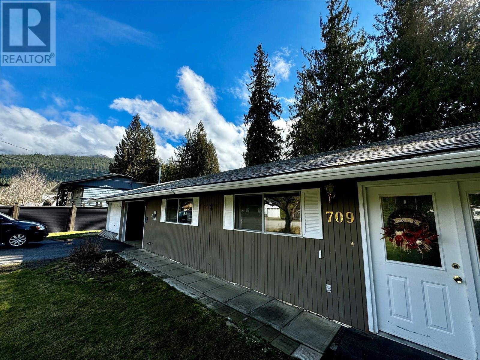 Sicamous, BC V0E2V0,709 Spruce Street