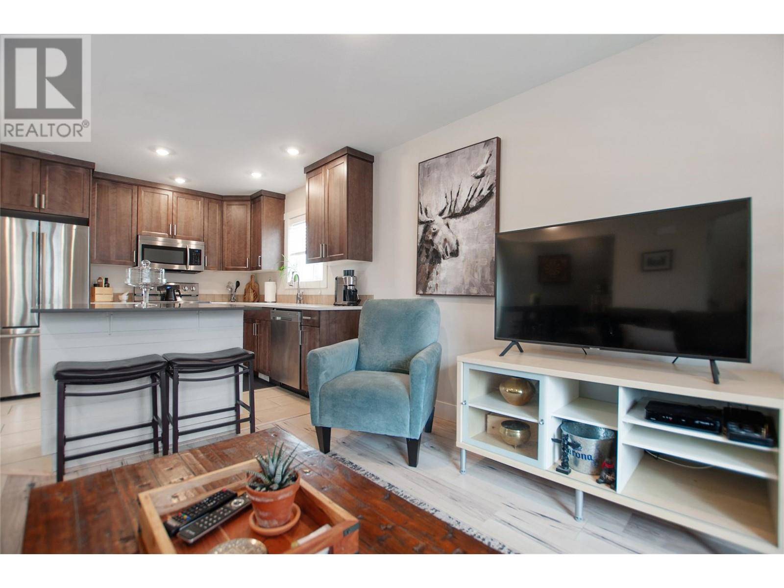Penticton, BC V2A4K4,242 Van Horne ST #102