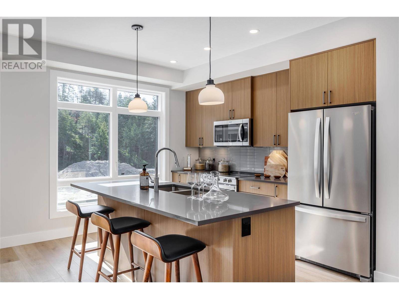 Kelowna, BC V1V2B5,3425 Hilltown DR #5