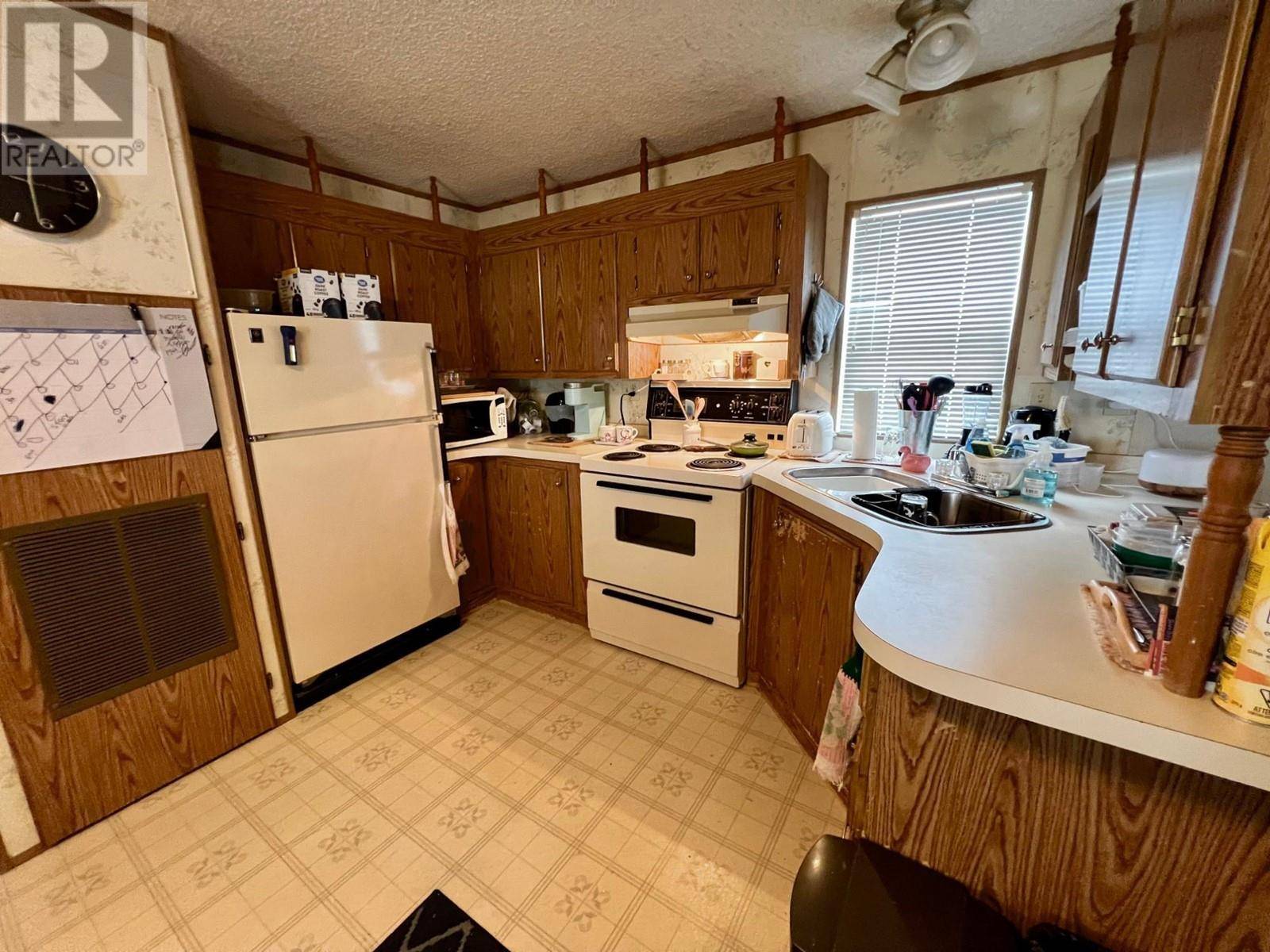 Castlegar, BC V1N1J1,1545 COLUMBIA AVE #4