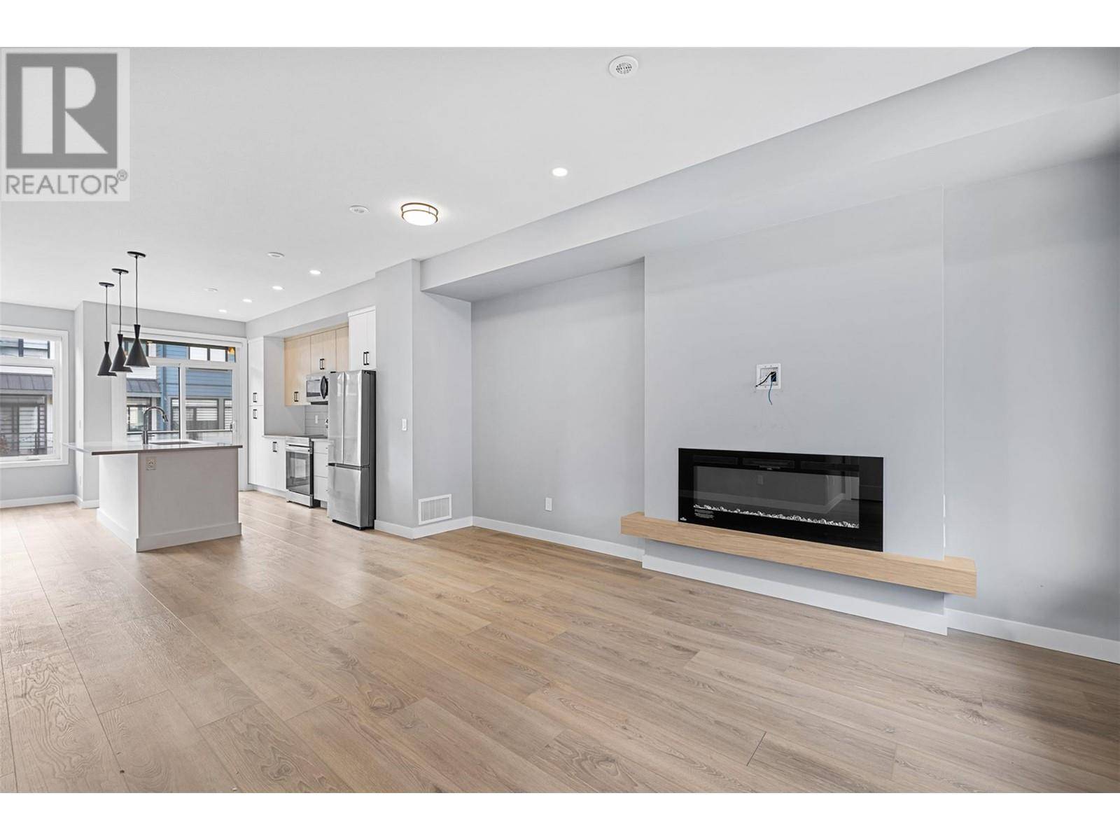 Kelowna, BC V1V0G1,1435 Cara Glen CT #132
