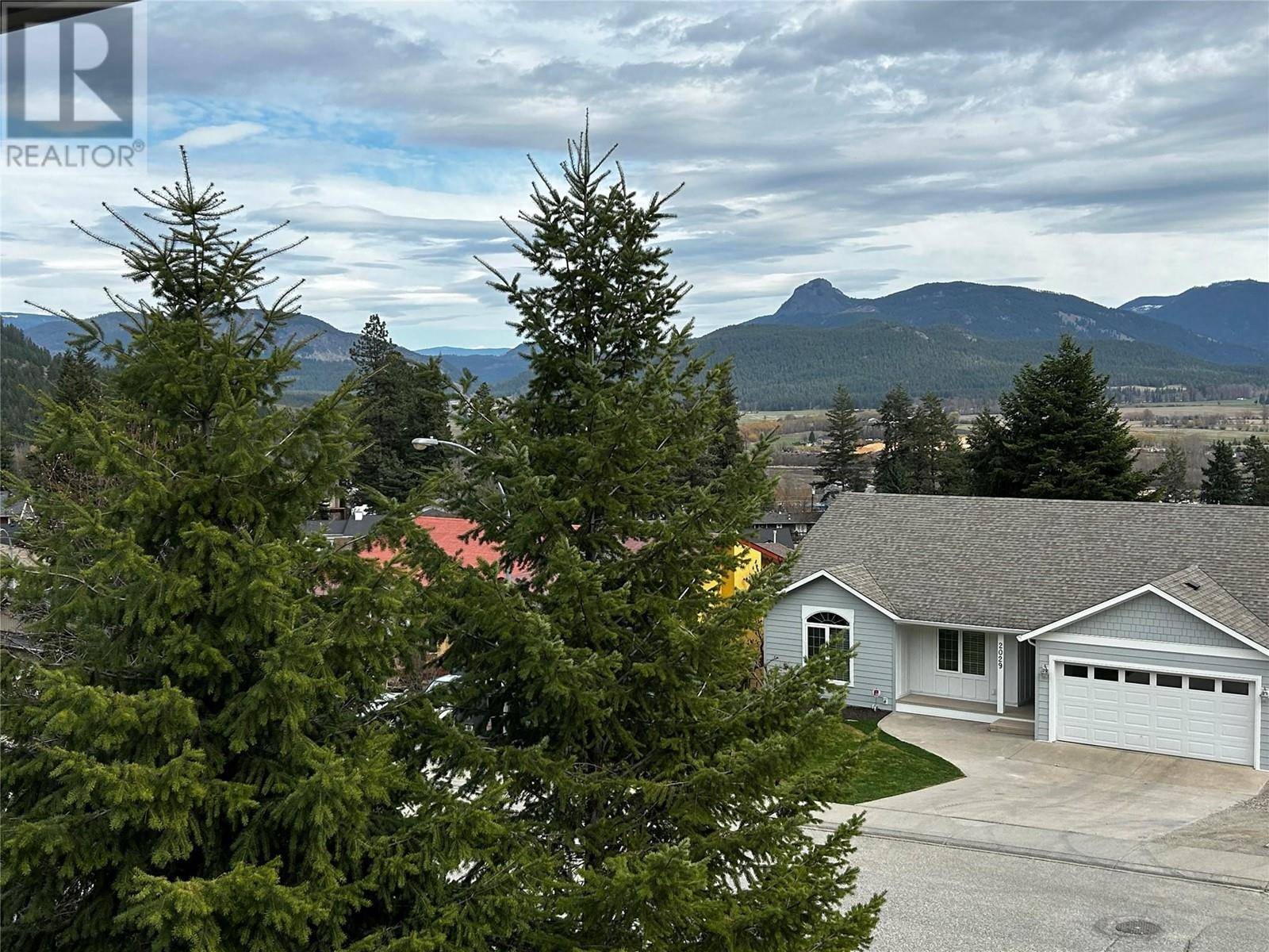 Lumby, BC V0E2G0,2024 Mountain View Avenue