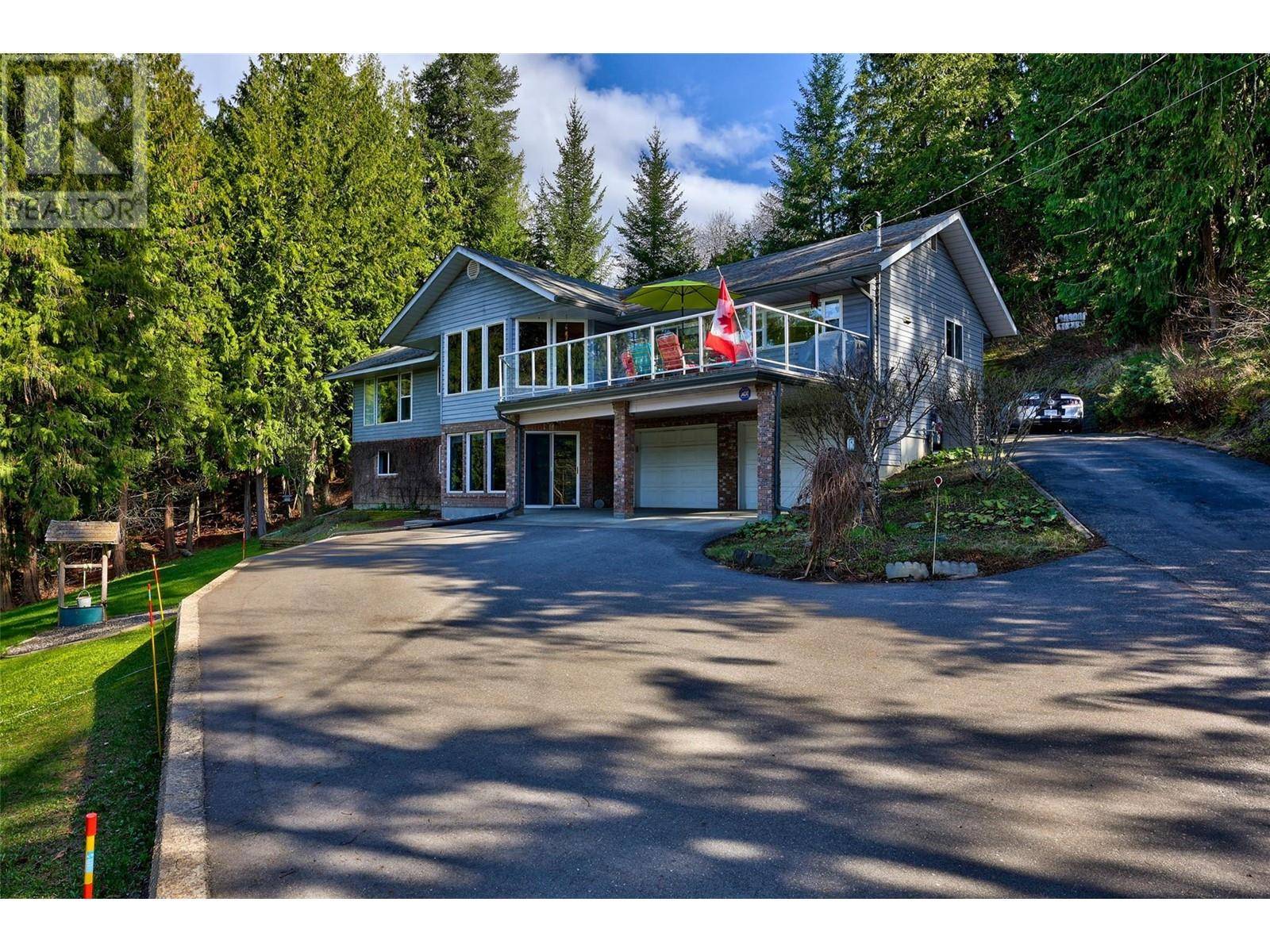 Blind Bay, BC V0E1H2,2504 Forest Drive