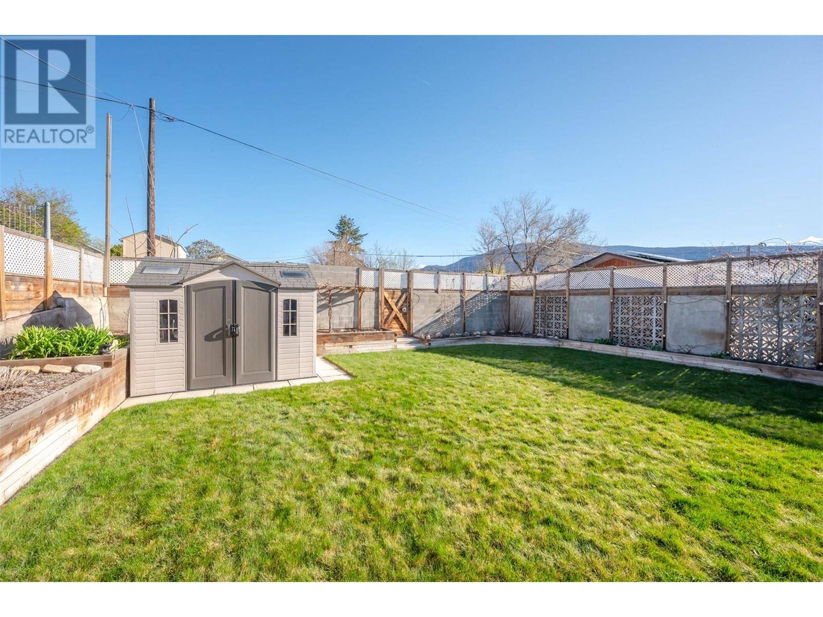Oliver, BC V0H1T0,566 CHURCH Avenue