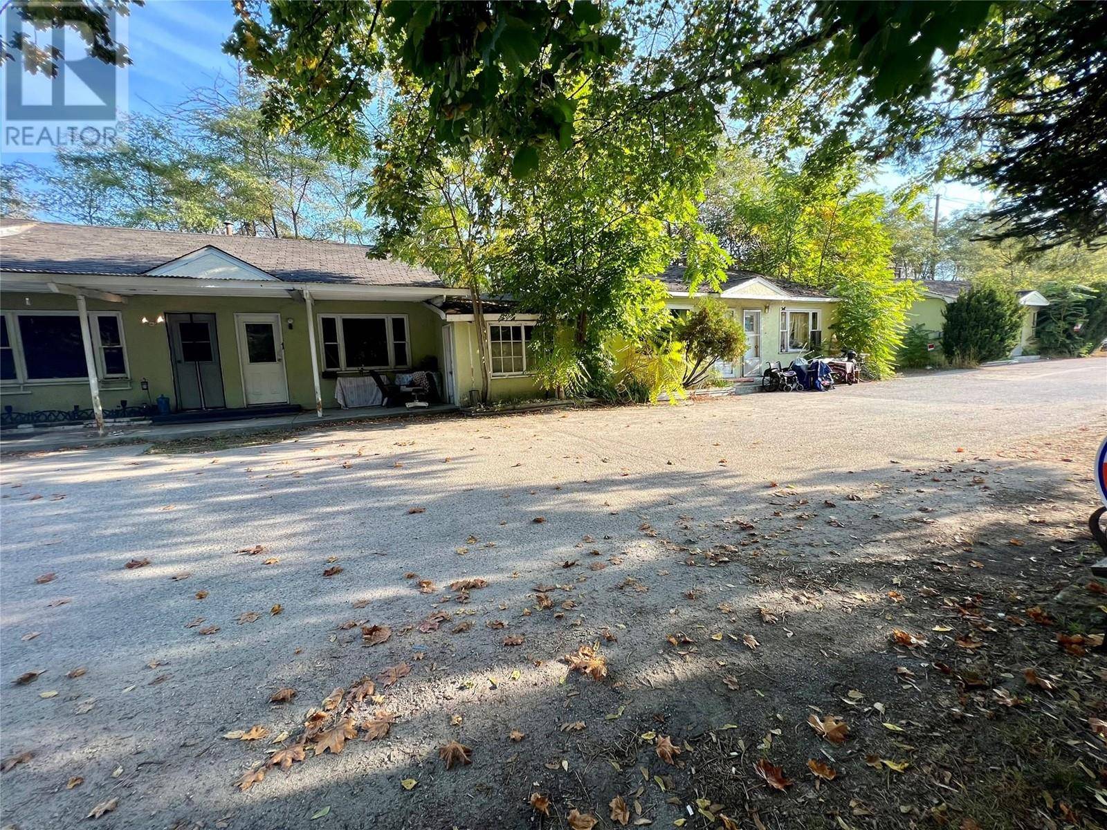 Castlegar, BC V1N1H6,1101-1107 COLUMBIA Avenue