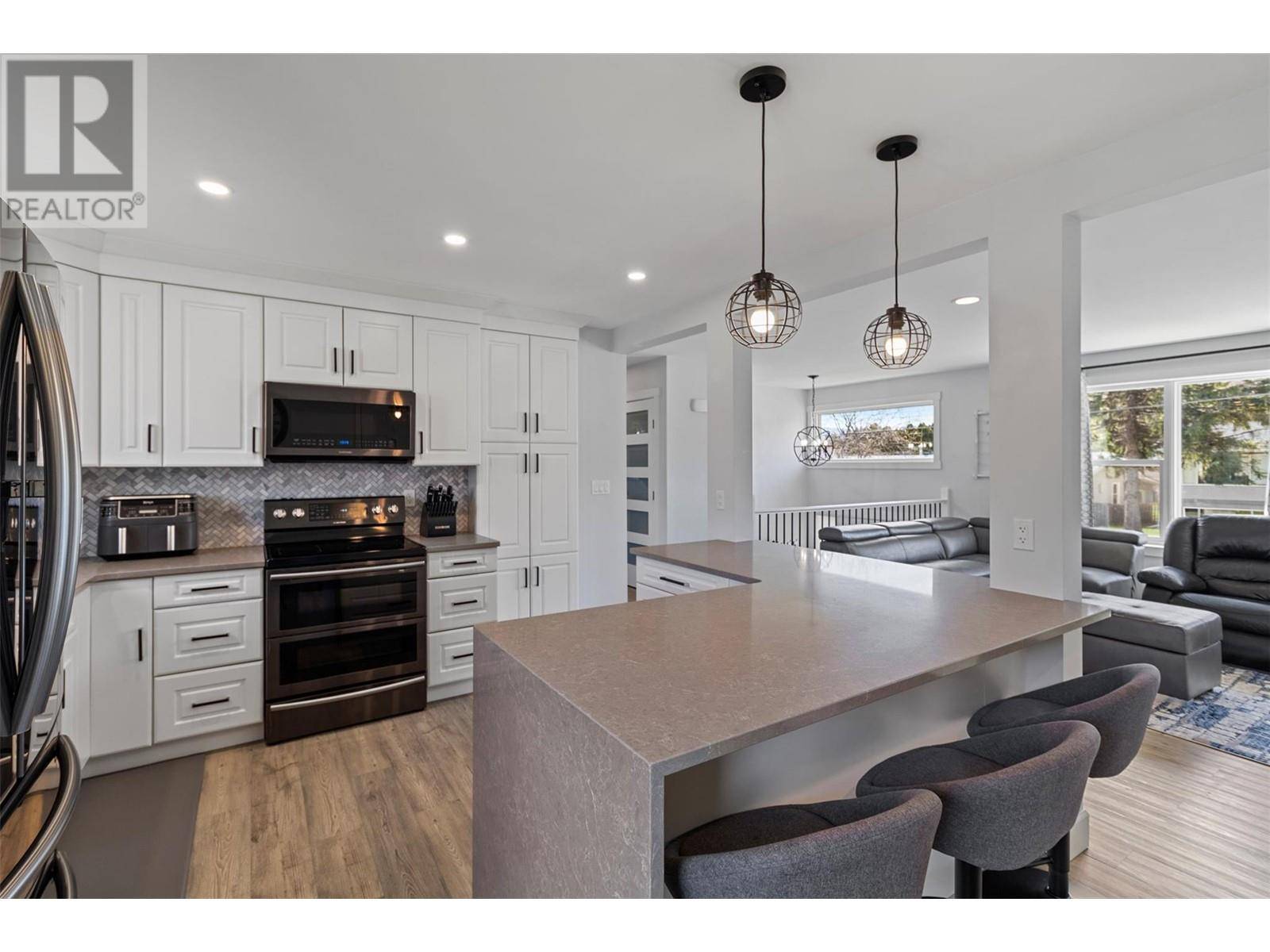 Kamloops, BC V2B5J1,689 VALDES Drive